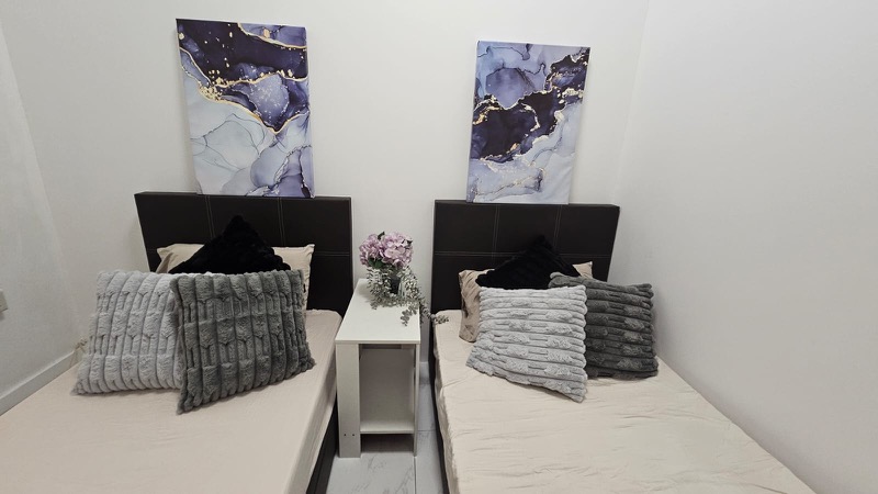 INTERNATIONAL PLAZA 21