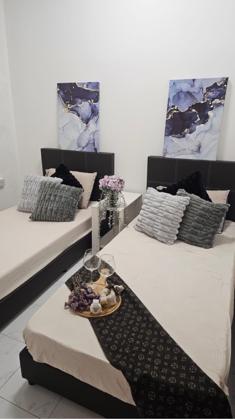 INTERNATIONAL PLAZA 37