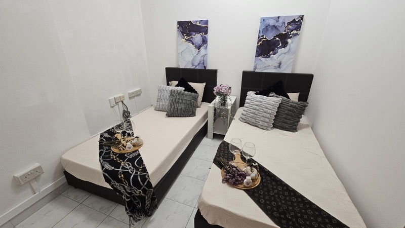 INTERNATIONAL PLAZA 9