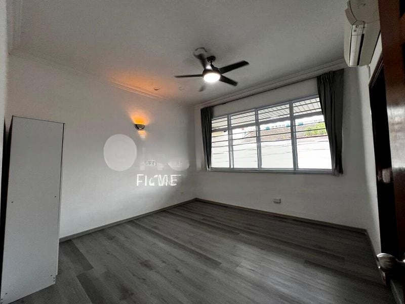NAUNG RESIDENCE 1