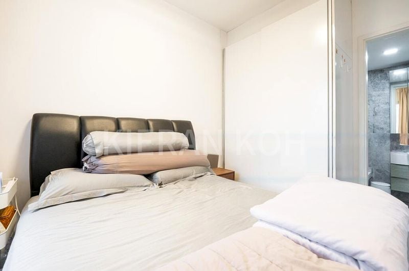 THE LAKEFRONT RESIDENCES 8