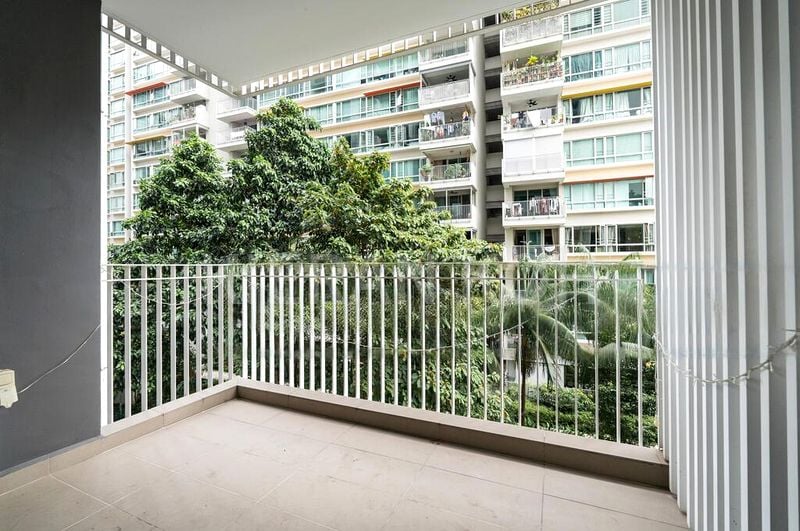 THE LAKEFRONT RESIDENCES 13