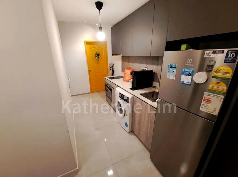 RIVERFRONT RESIDENCES 6