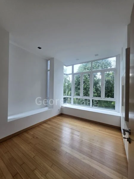 URBAN EDGE @ HOLLAND V 12