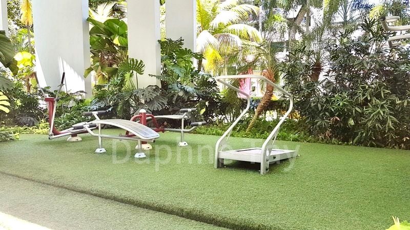 LUSH ON HOLLAND HILL 7