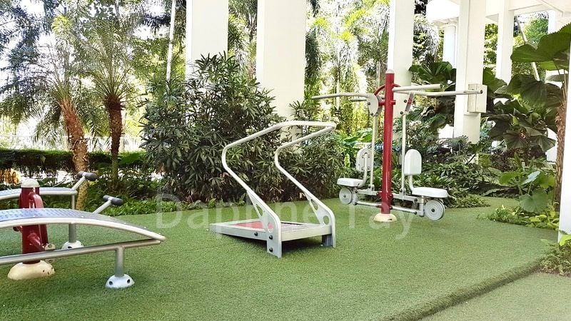 LUSH ON HOLLAND HILL 8