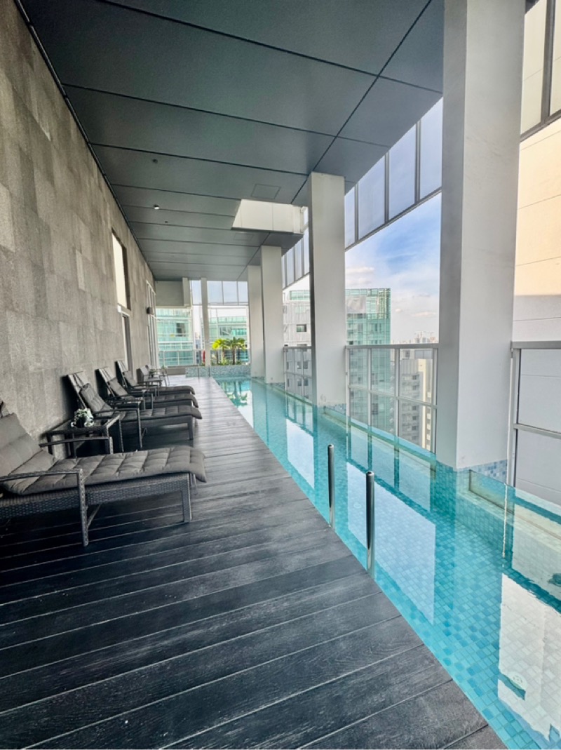 THE PEAK @ CAIRNHILL I 19